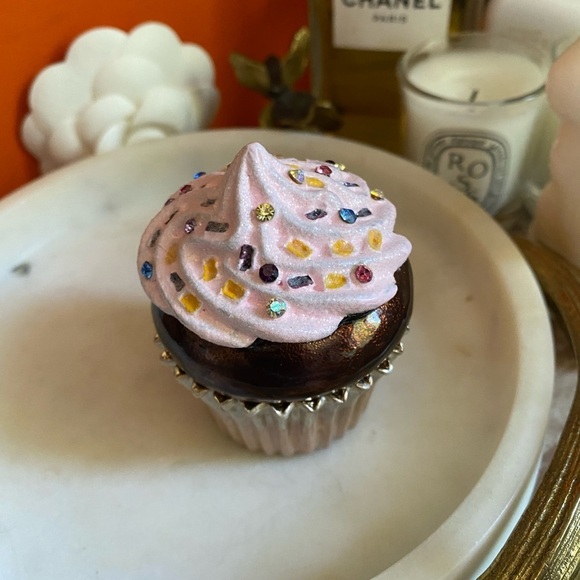 Authentic CIEL collectible frosted cupcake trinket box - Picture 7 of 7